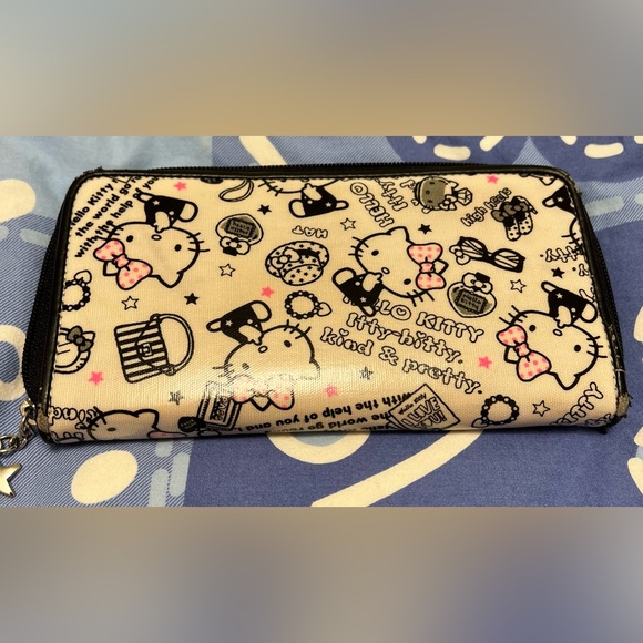 Hello Kitty White Black Trim Long Wallet - Picture 2 of 3